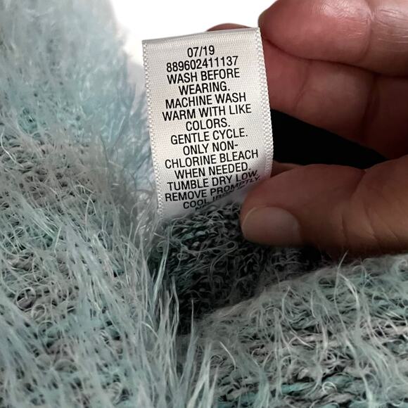 3/$15 Candie's Crew Neck Blue Green Fluffy Soft Long-sleeved Fall Sweater Small - Picture 5 of 10